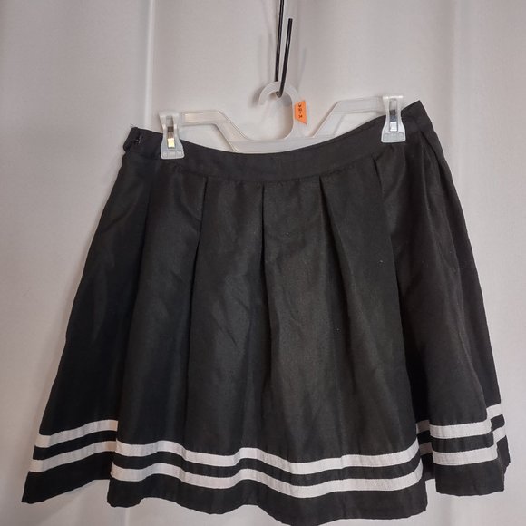 Hot Topic 2 PC set Sleeveless shirt and skirt - Picture 4 of 5